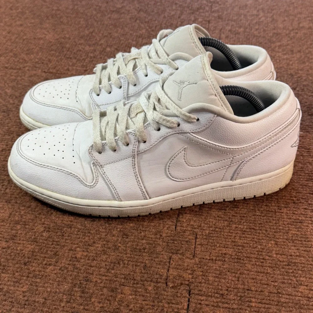 Nike Air Jordan 1 Low Triple White Mens Sneakers 553558-105 Size 9.5 gently used